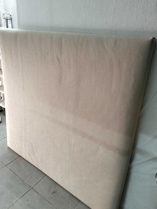 Cabeceira em tecido beje cama 135cm (altura 125cm)