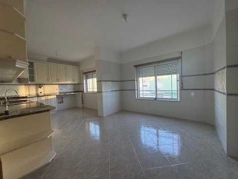 Arrenda se t3 e t2 zona de ericeira