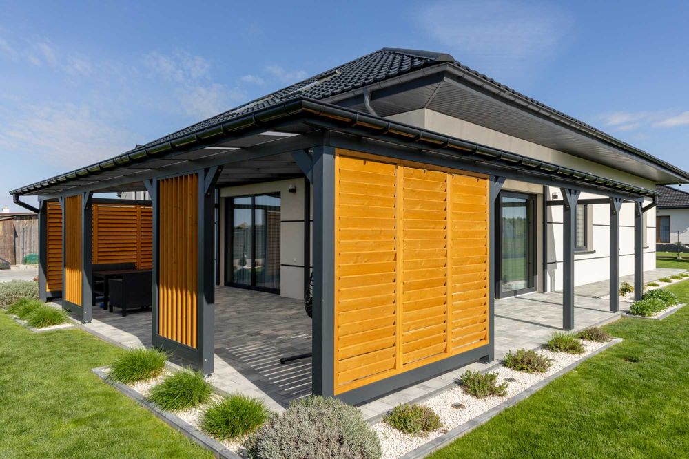 wiata pergola zadaszenie taras poliwęglan konstrukcja żaluzja