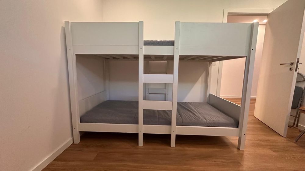 Cama beliche com colchão