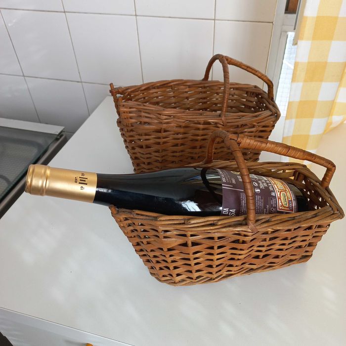 Suporte em verga para garrafa