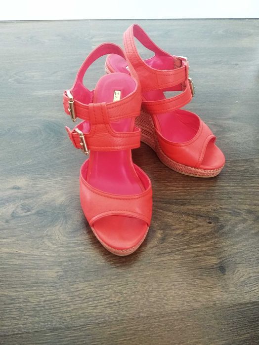 Basconi, повністю шкіряні босоніжки