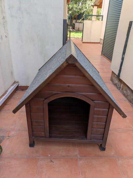 Casota de madeira para cão