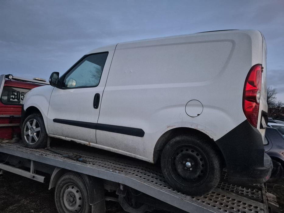 Części Fiat doblo II 1.6 multijet lampa maska drzwi błotnik lusterko