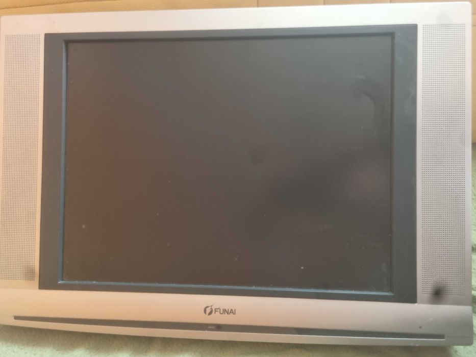 Monitor tv sprawny.