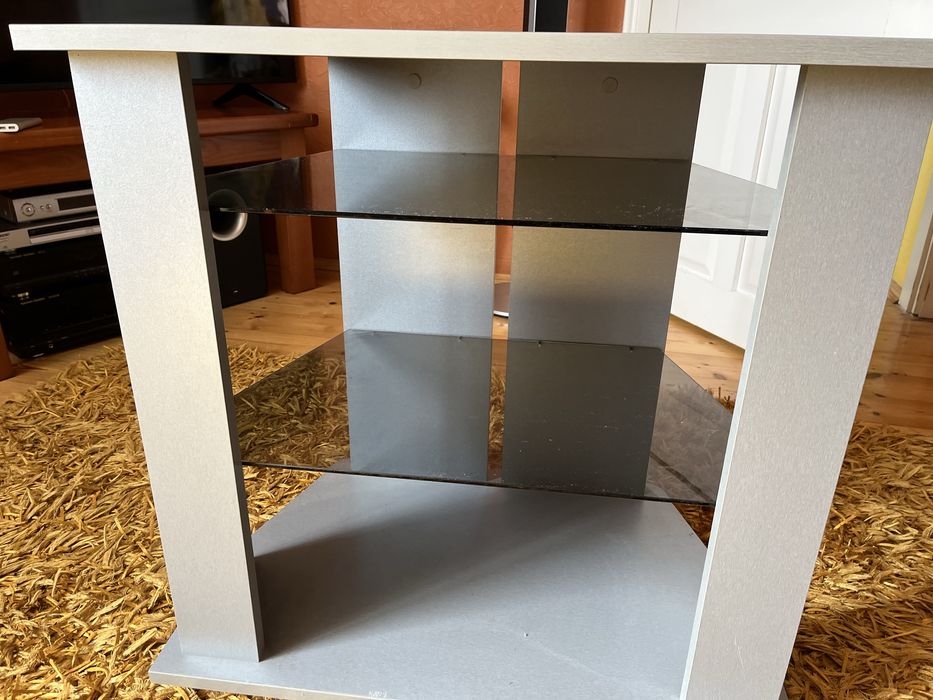 Тумба під телевізор та апаратуру