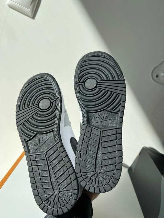 Jordan 1 low smoke grey gs 38.5