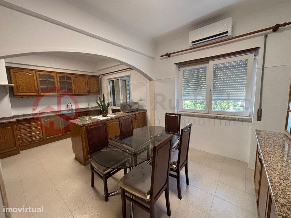 Apartamento T4 transformado em T3 com excelentes áreas no Feijó, Al...