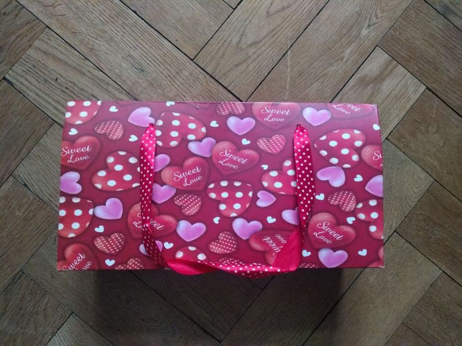 Pudełko w serca na prezent ślub walentynki