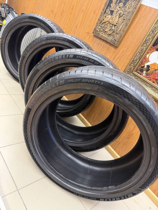 275/40/22 Michelin Pilot Sport 4