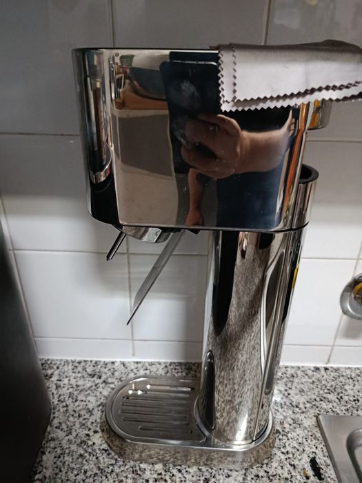 Máquina de Água com Gás SodaStream Enso (Inox) + Garrafa+ 4 Cilindros (vazios)
Descrição:
