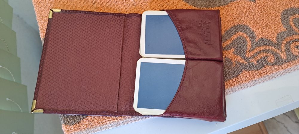 Vários baralhos de cartas