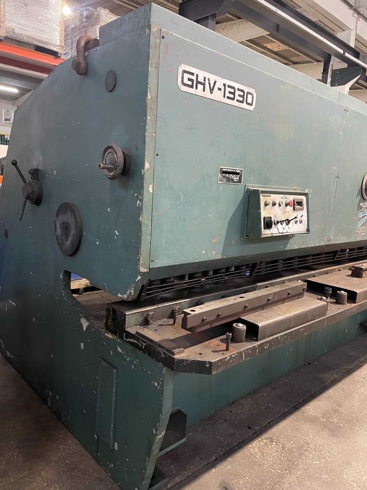 Guilhotina Hidráulica ADIRA GHV-1330 usada