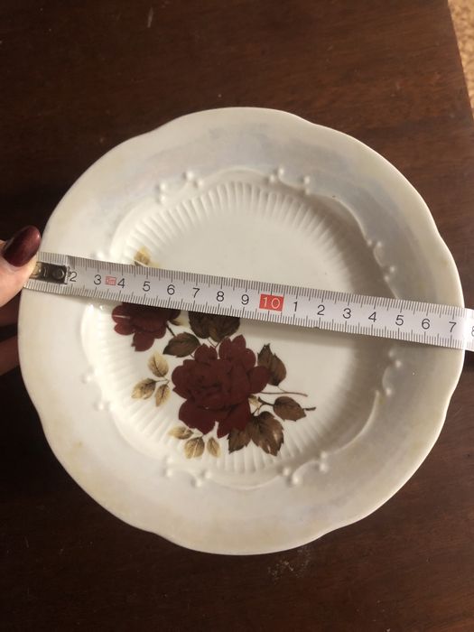 Тарелки мелкие 12 шт в наличии