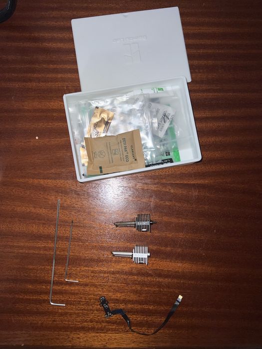 Bambu Lab A1 Mini + Acessórios + Hotends Extra – Excelente Estado | Ilha Terceira