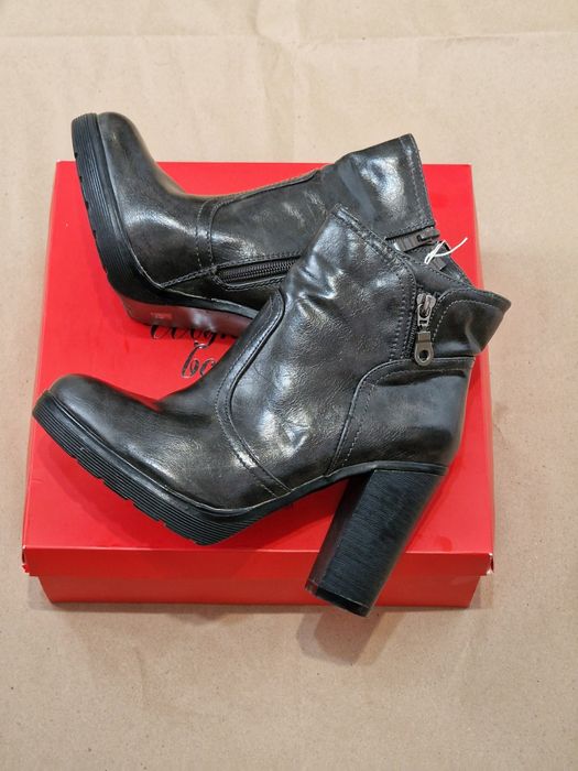 Чорні шкіряні черевики  бренду COFE COST, р36