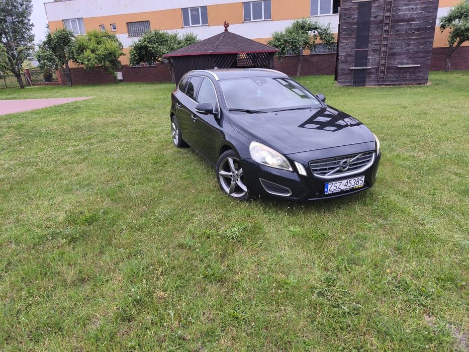 Volvo V60 1.6 115 km . Polecam!!!