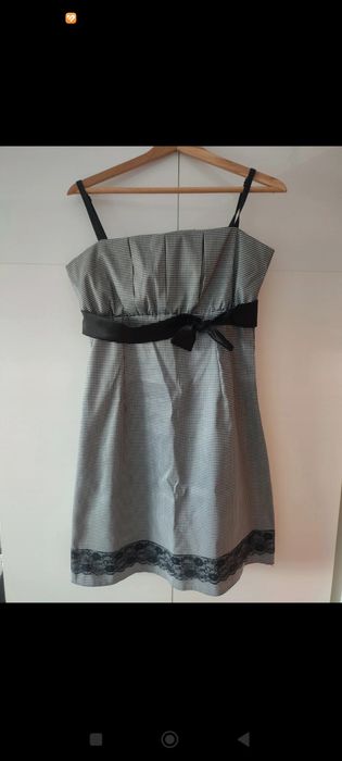 Sukienka w drobną kratkę