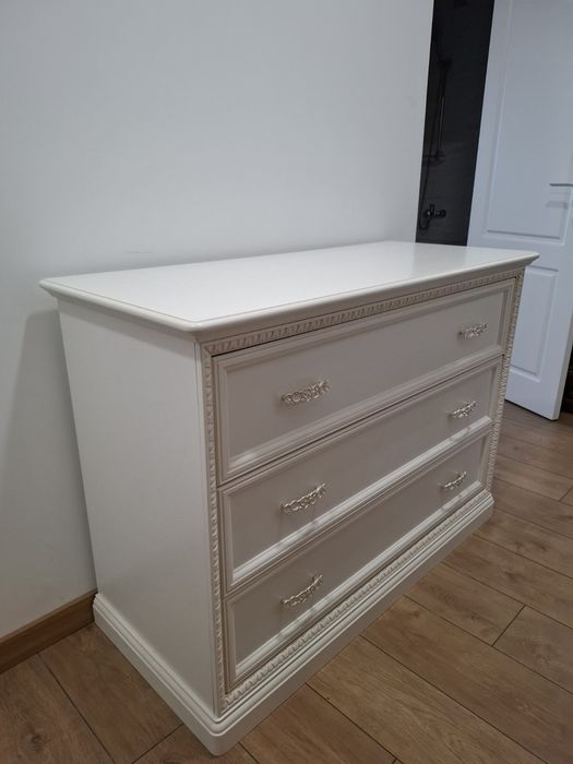 Продаю комод в спальню