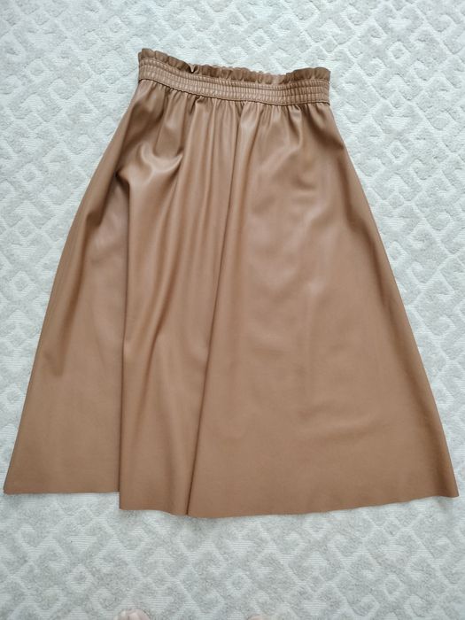 Saia em pele sintética