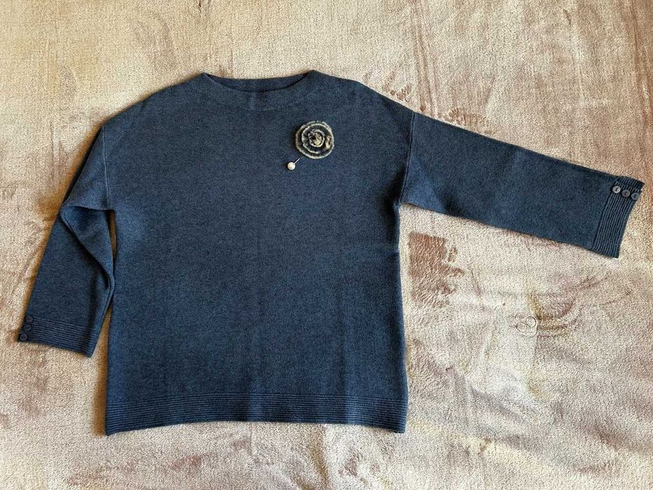 Светр жіночий в гарному стані