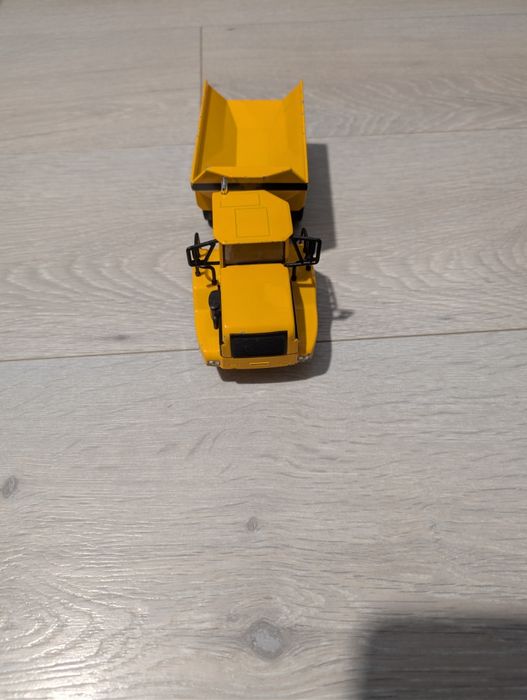 Model ciężarówki budowlanej – SIKU BAU