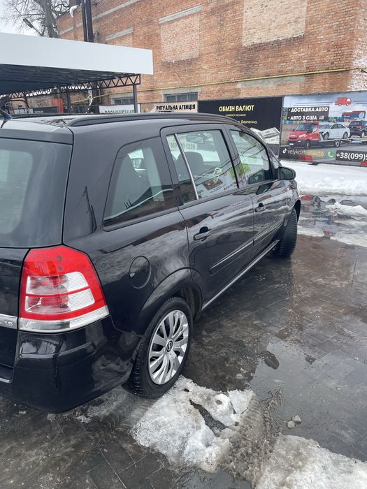 Opel Zafira.               .