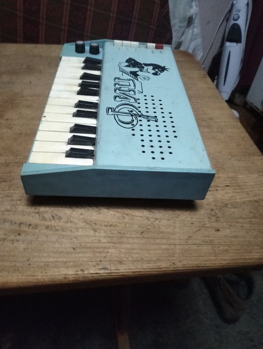 Sprzedam.  Stary. Instrument. Muzyczny