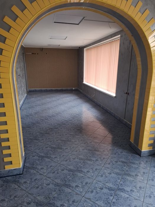 Площадка  і приміщення 60 м²