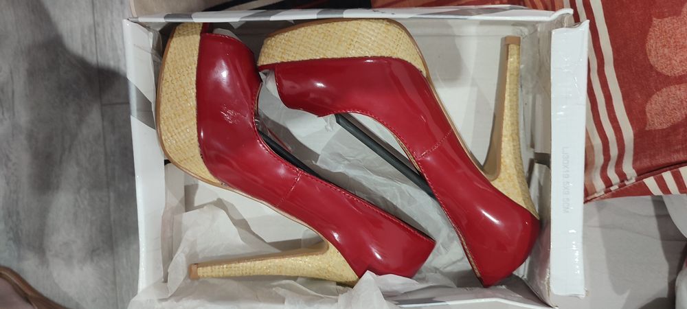 Szpilki, buty na wysokim obcasie