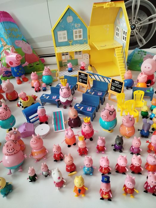 Загородный дом, школа и фигурки Свинки Пеппы