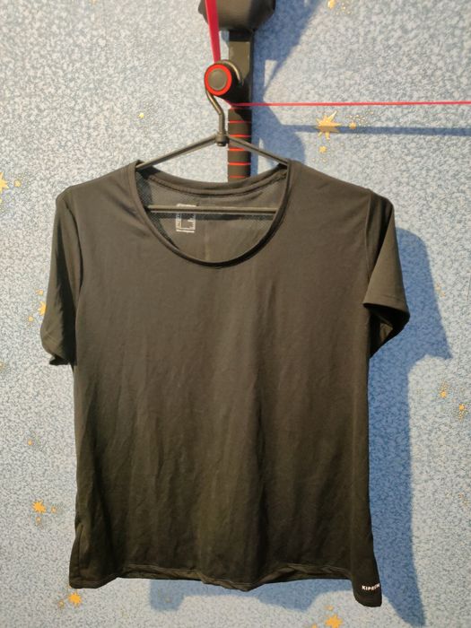 Літня чорна футболка