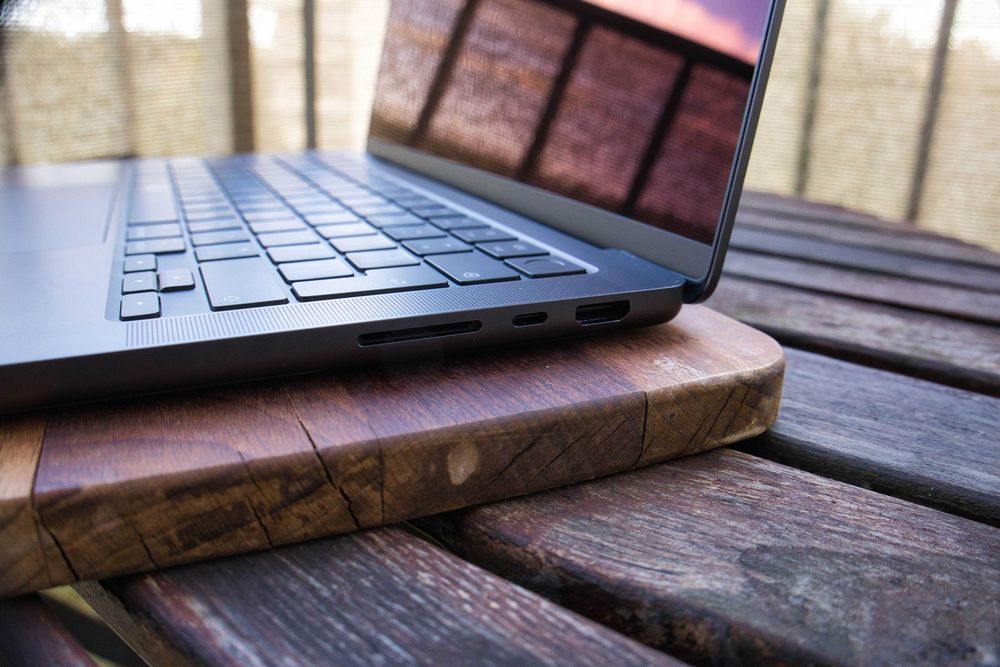 MacBook 14 M3 PRO 12CPU, 18GPU, 18GB, 1TB - stan idealny.
