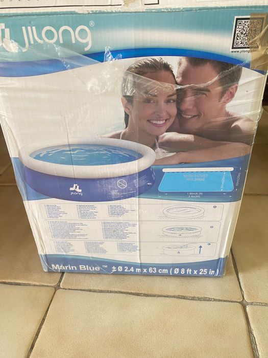 Piscina insuflável+ cobertura