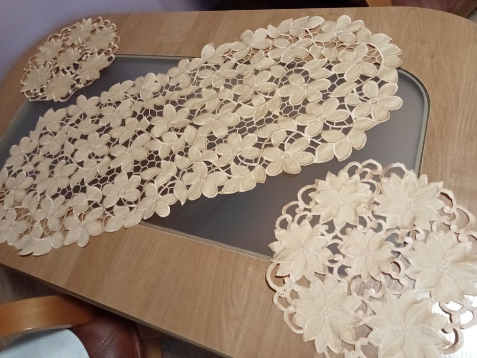 Obrus i komplet serwetki