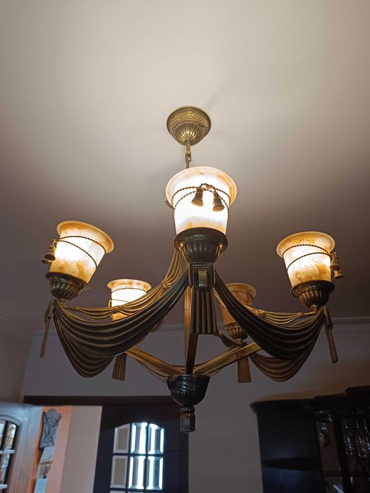 Candelabro em bronze 5 e 6 lâmpadas