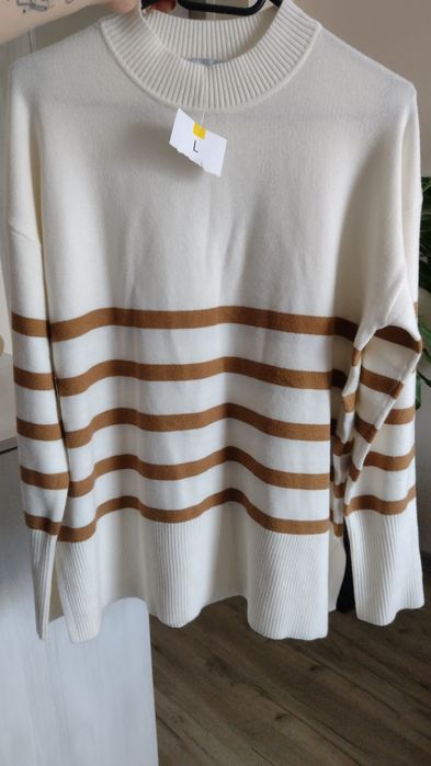 Sweter damski z rozcięciami