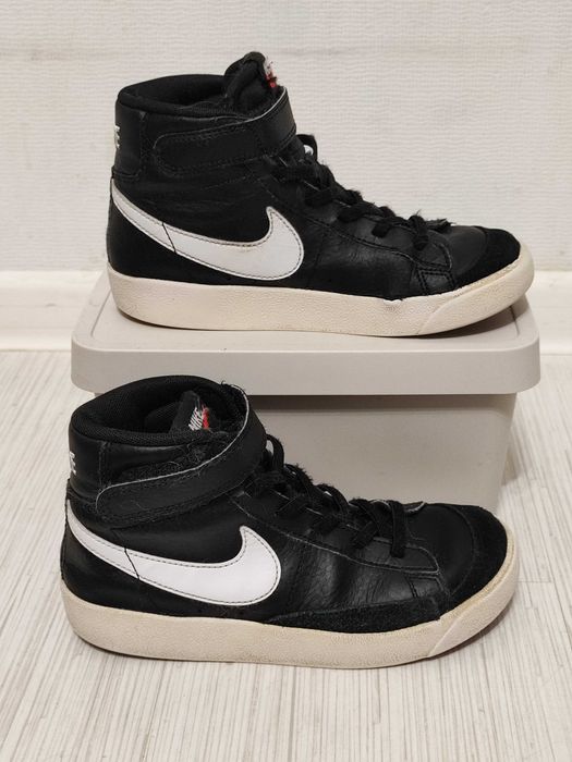 Кросівки Nike 33 р має широкий носок