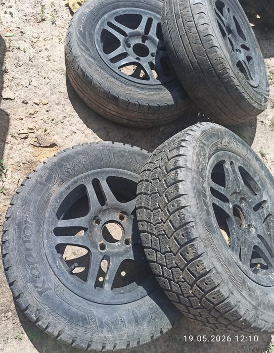 Продам литые легкосплавные диски R 13 4x98. С резиной в комплекте.