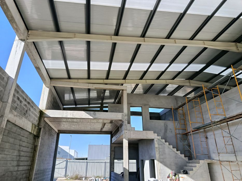 Fantástico Armazém Industrial na zona industrial do Casal do Marco