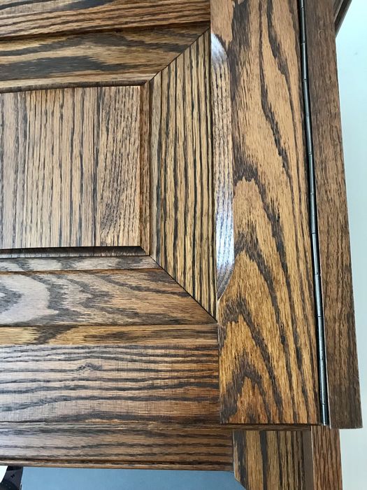 Móvel estante em madeira castanha