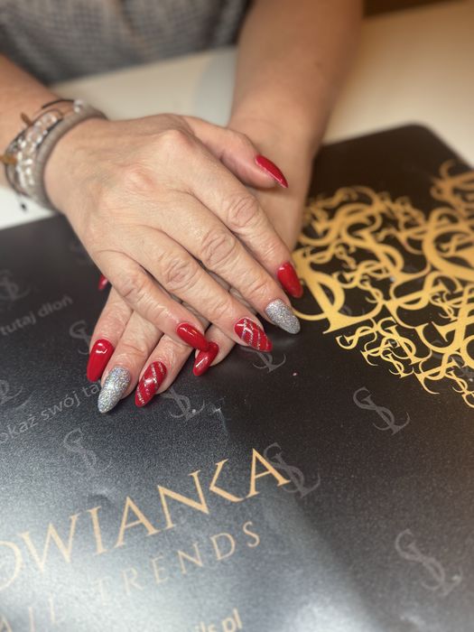 Stylizacja paznokci i stóp hybrydowa i żelowa,również mobilnie