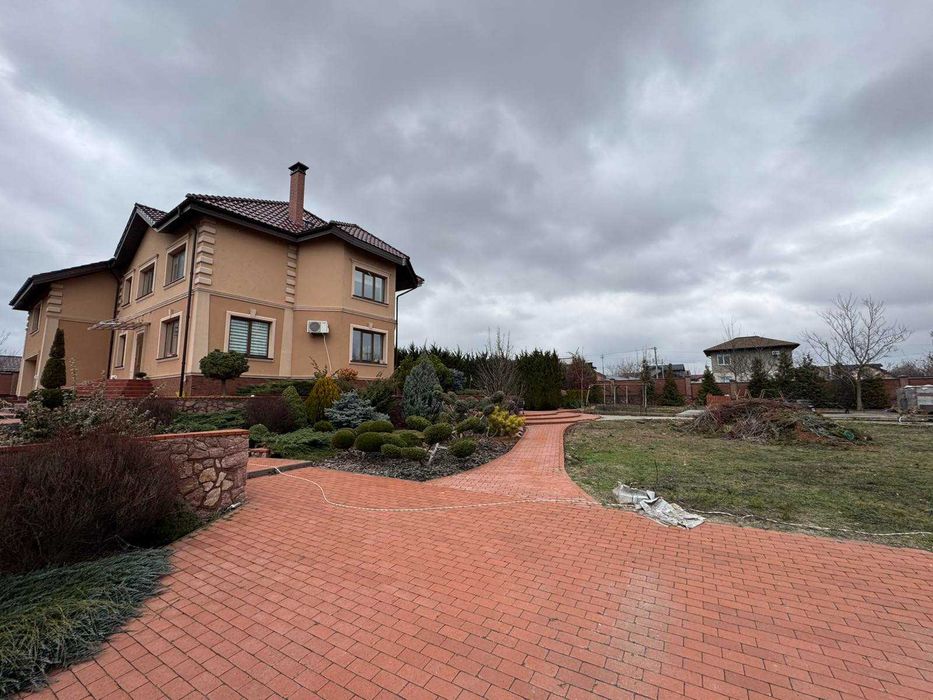 ‼️Браїлки‼️ Цегляний будинок з гарним ремонтом, ландшафт, ТОП локація