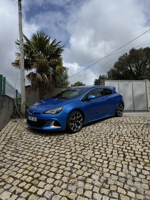 Opel Astra GTC — fotografia 2
