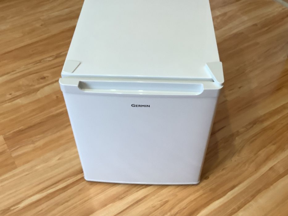 Lodówka mała  firmy Germin ,hotelowa mini