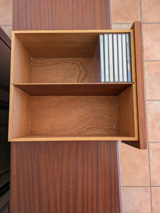 Móvel armário CDs de música