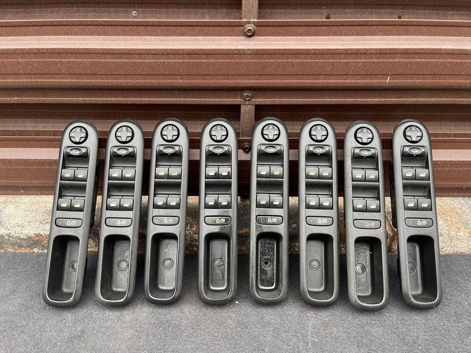 Блок управління склопідіймачами Пежо 3008 5008