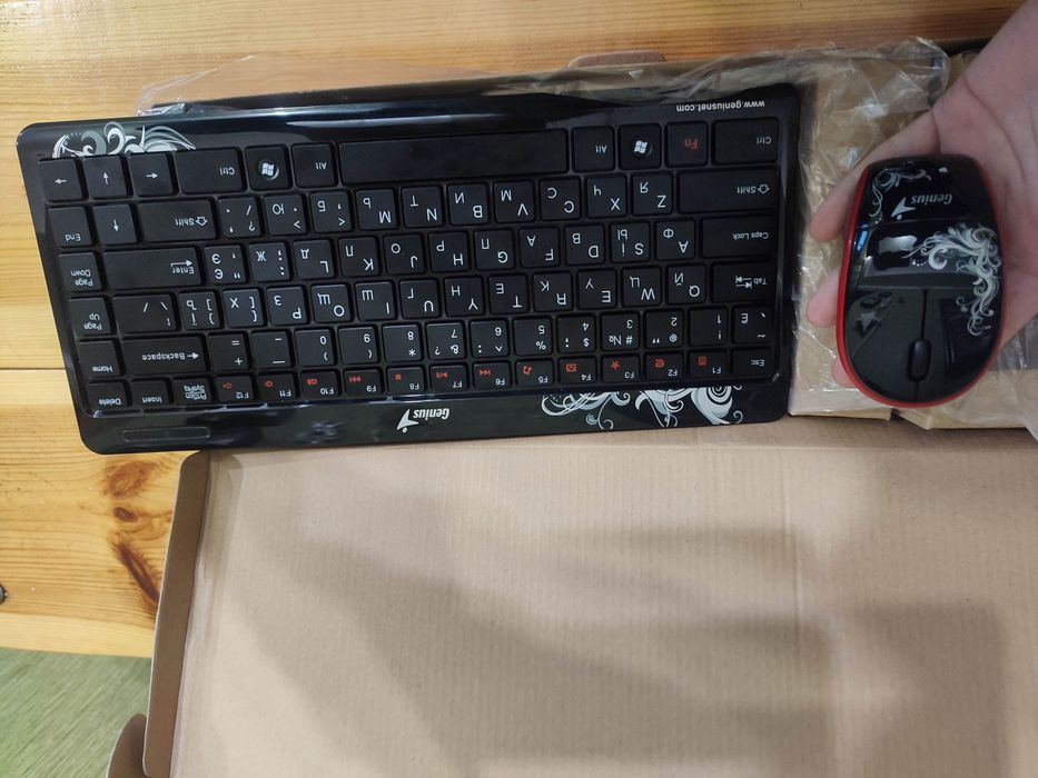 Genius LuxeMate i8150 (набор клавиатура и мышь