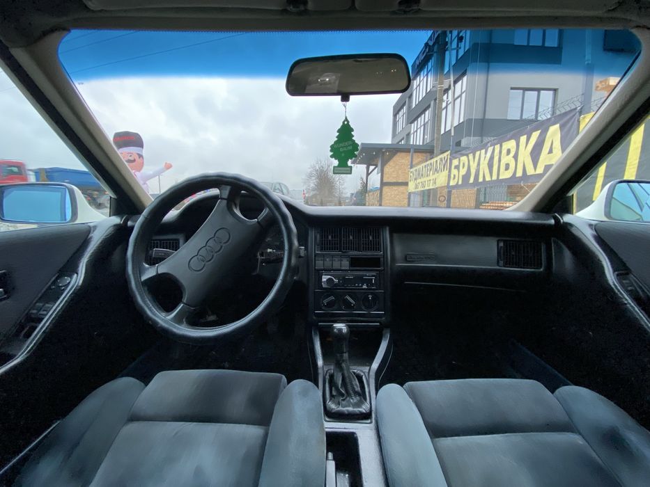 Ауді 90 на ходу.