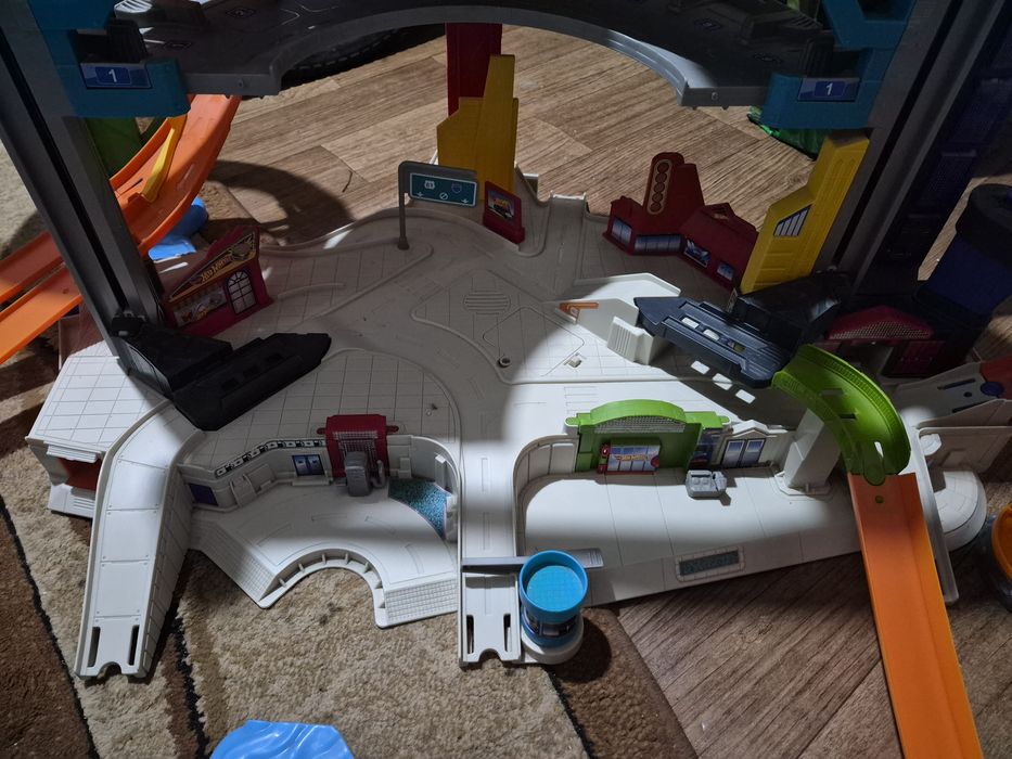 Mega Garaż Hot Wheels i inne